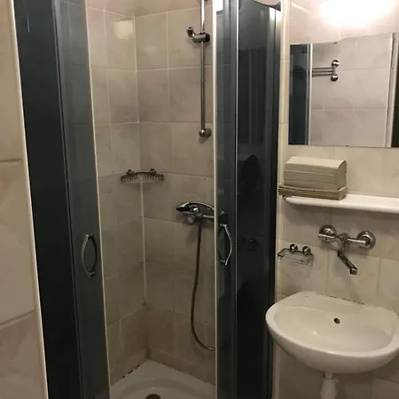 Dom Studenta Pod Jeleniem 3*