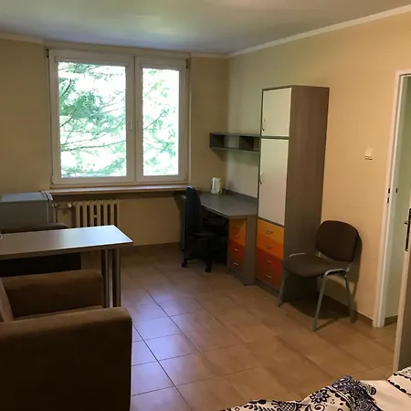 Dom Studenta Pod Jeleniem 3* イェレニャ・グーラ