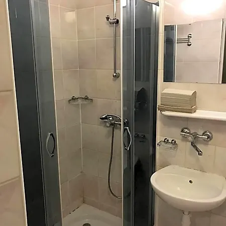 Dom Studenta Pod Jeleniem 3*