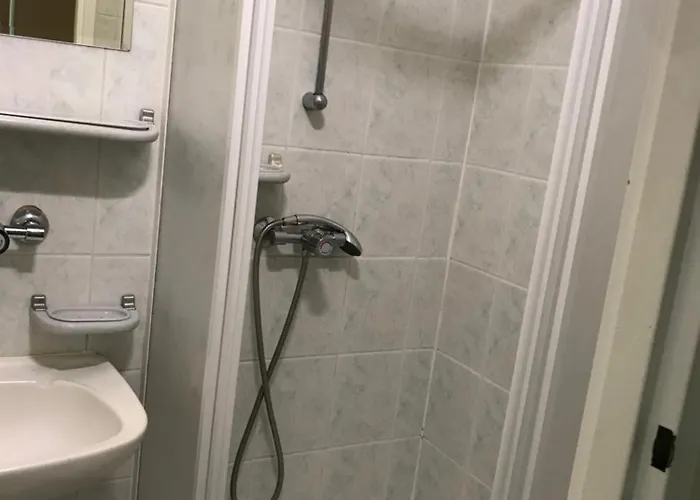 Dom Studenta Pod Jeleniem 아파트호텔 3*