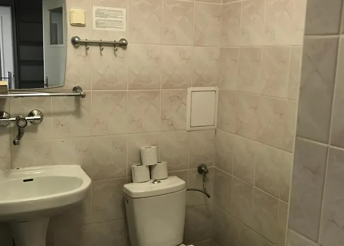 Dom Studenta Pod Jeleniem 아파트호텔