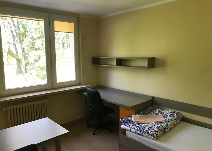 Dom Studenta Pod Jeleniem 아파트호텔