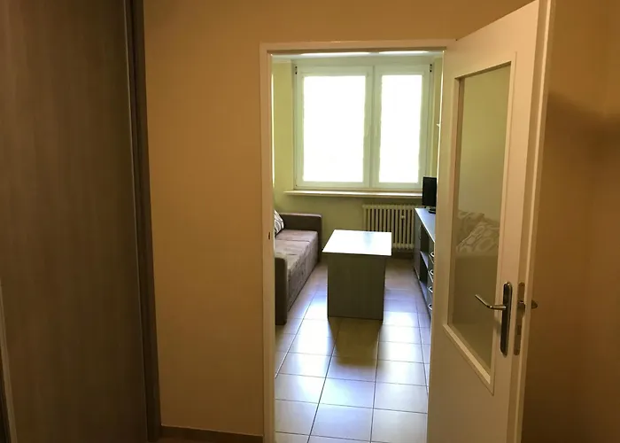 Dom Studenta Pod Jeleniem 아파트호텔 옐레니아구라