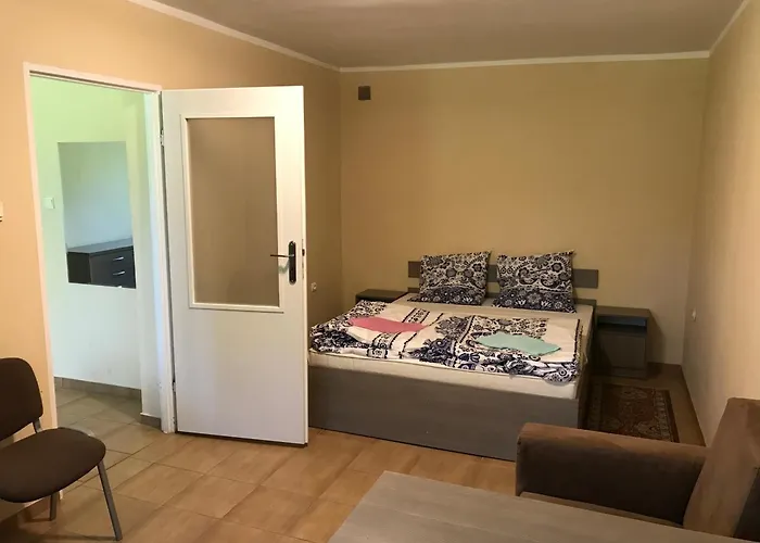 Dom Studenta Pod Jeleniem 옐레니아구라